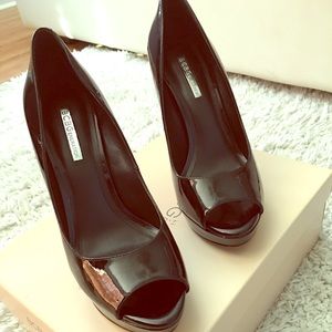 Súper chic and classic BCBG shoes!